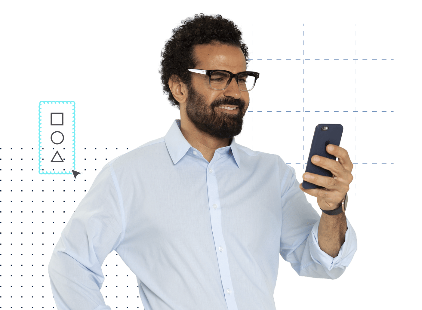 Architekt im Hemd und mit Brille schaut auf mobiles Gerät