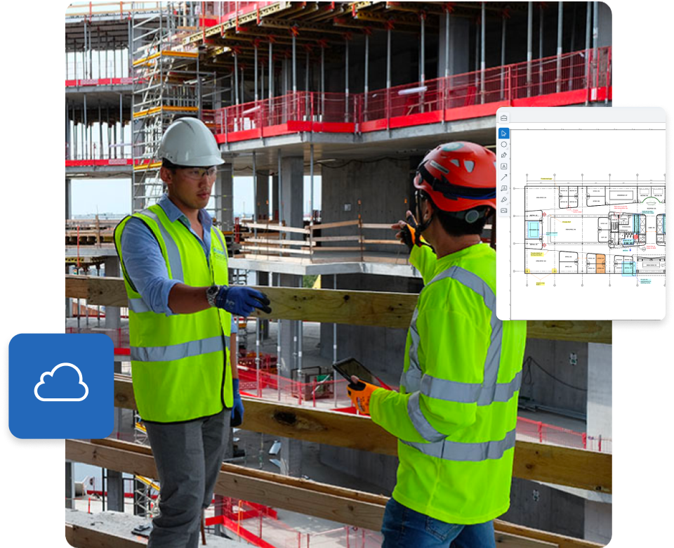 professionnels du bâtiment en EPI sur un chantier de construction avec interface Bluebeam Cloud