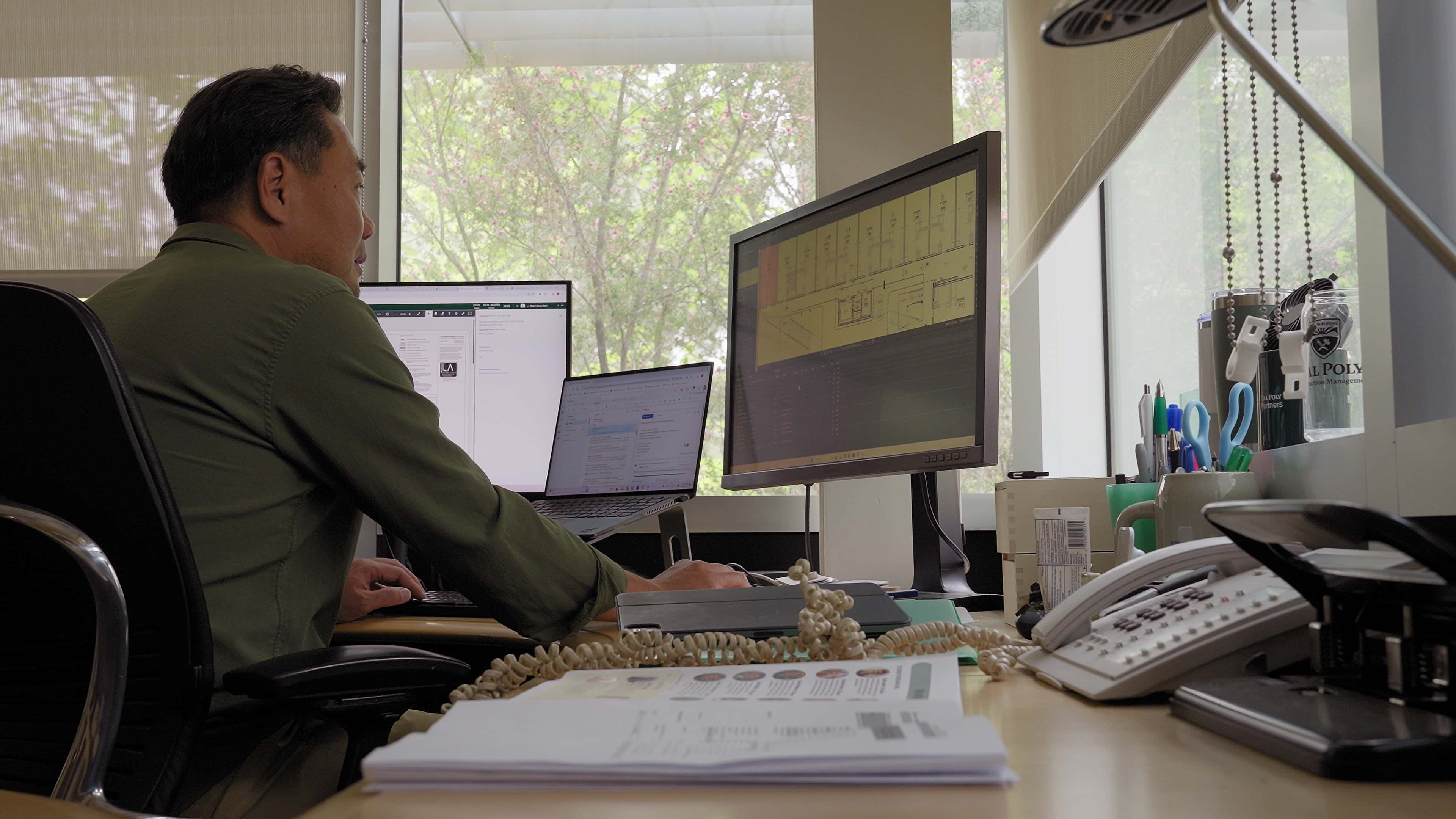 Cal Poly professor Jeong Woo working on Revu in his office